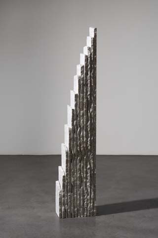 Vertikale Platten, 2006, Granit, 120 x 24 x 14 cm