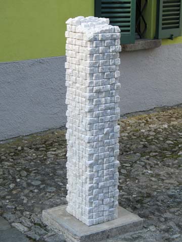 Heller Block, 2005/06, Cristallina-Marmor, 134 x 20 x 24 cm