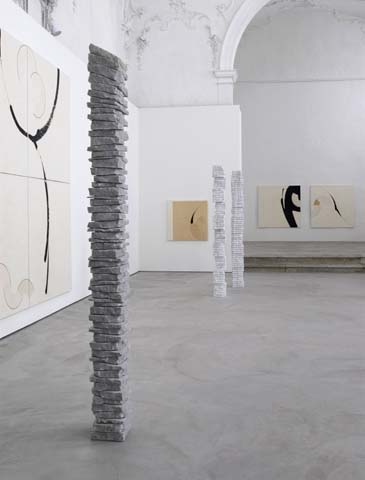 Haus der Kunst, Solothurn, 2007: Turm, 2002, Cristallina-Marmor, 206 x 28 x 28 cm