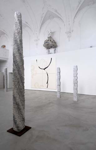 Haus der Kunst, Solothurn, 2007: Spiralschichtung, 2006/07, Cristallina-Marmor, 345 x 25 x 25 cm