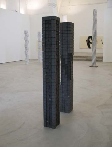 Haus der Kunst, Solothurn, 2007: Block, 2007, Basalt-Lava je 170 x 20 x 20 cm