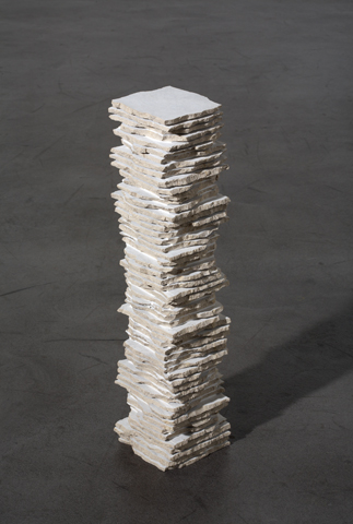 Schichtung, 2008, Kalkstein, 55 x 13 x 13 cm