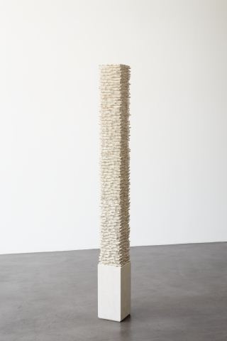 Säule, 2012, Kalkstein, 160 x 16 x 16 cm